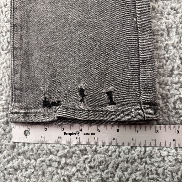 Tractr Button Me‎ Up Grey High Rise Stretch Distressed Crop Jeans Sz 6/28 NWT - Picture 10 of 13